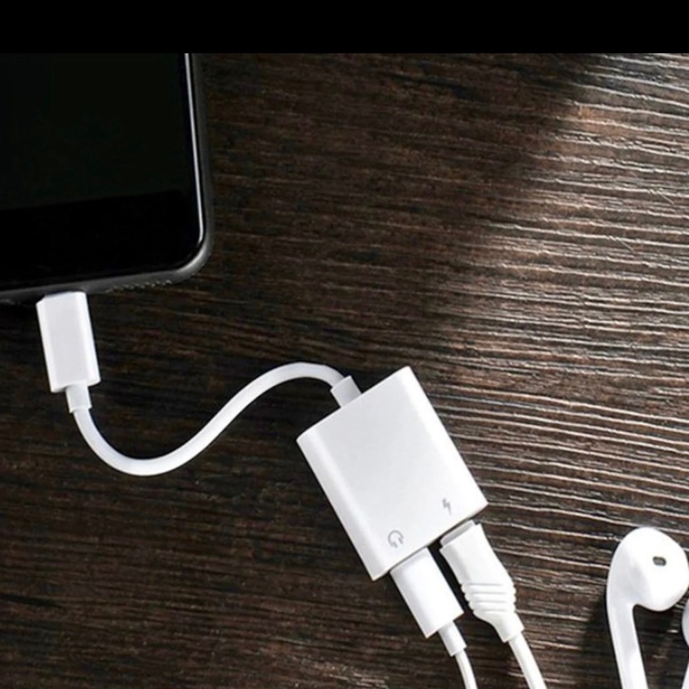 iPhone audio+charge adapter (lightning+lightning)